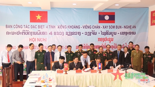 Nghệ An tiếp nhận 103 hài cốt liệt sĩ quân tình nguyện và chuyên gia Việt Nam hy sinh trên đất nước bạn Lào